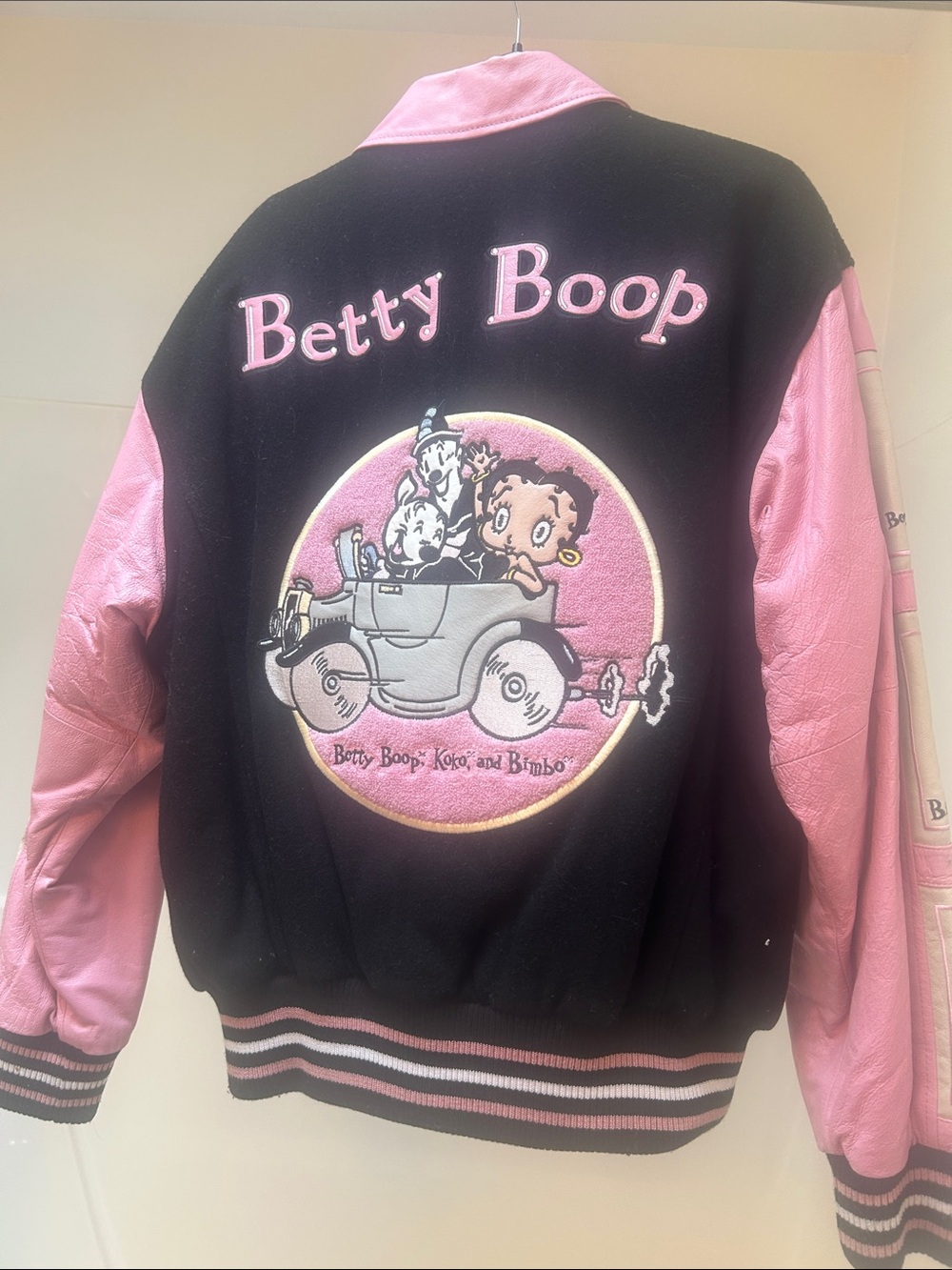 Vintage 2004 Rare Betty Boop Black and Pink Cartoon Panel Bomber Jacket - Picture 4 of 7
